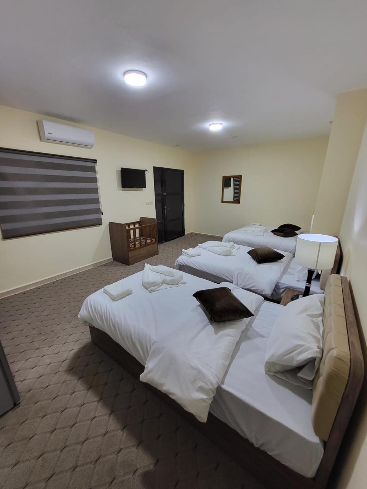 Petra Hills House Hostel Wadi Musa Exterior photo