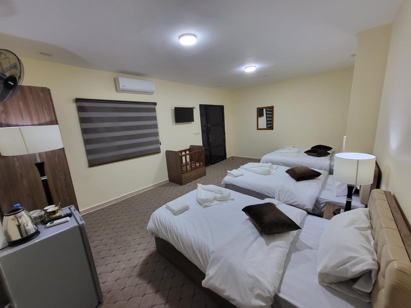 Petra Hills House Hostel Wadi Musa Exterior photo